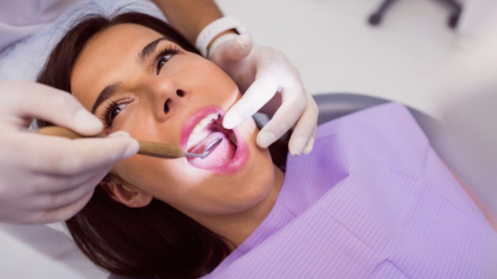 كيف أزيل تسوس الأسنان .. دليل طب كير 2021